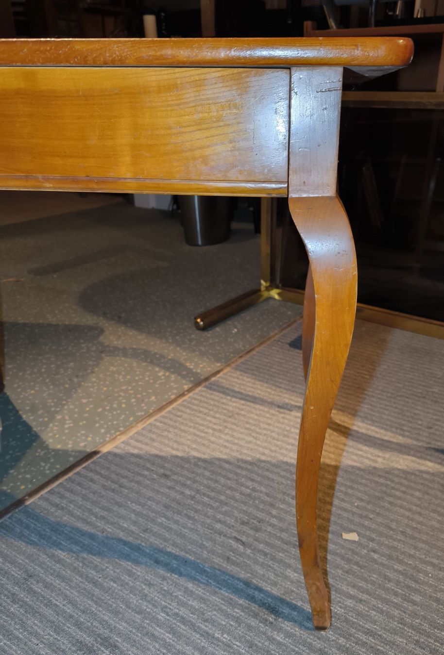 Tavoli: Antiker Tisch mit 1 Schublade Beine gebogen Buche – Usato da Rorschacherberg venduto da snOOpydOg11 7