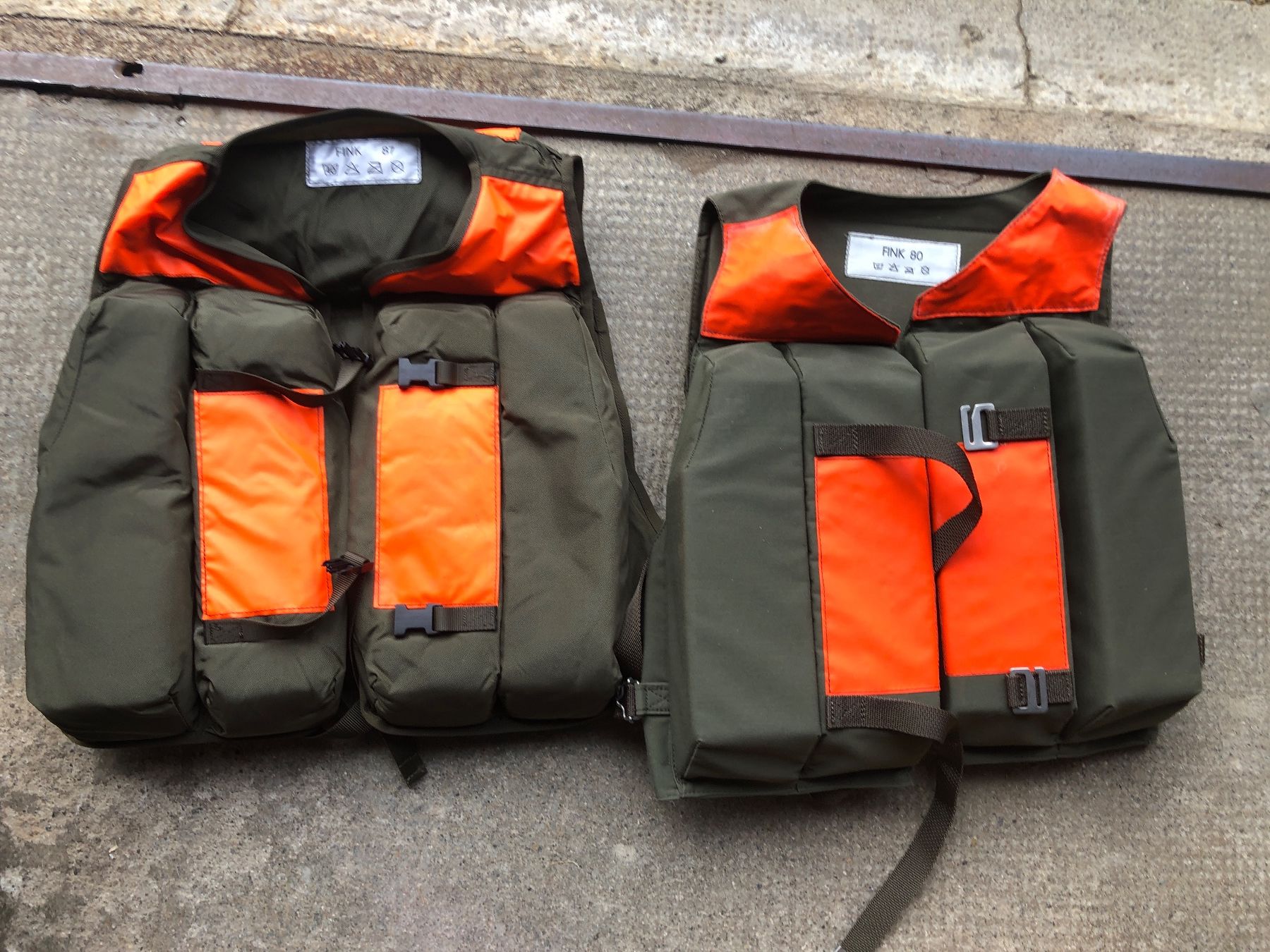 Schwimmwesten: Gilets de sauvetage – Gebraucht aus Chénens von Touta1franc