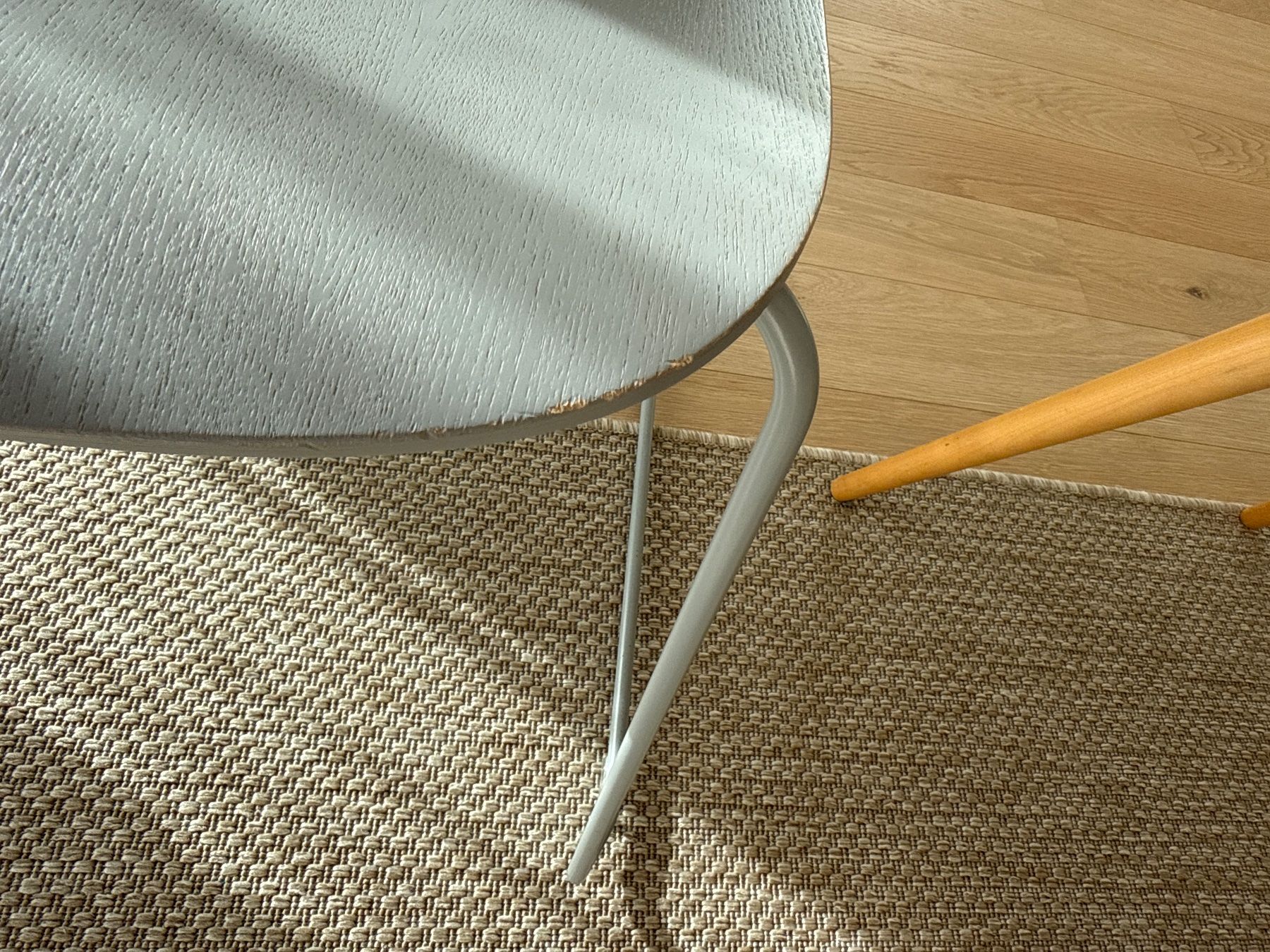 Muuto Sedie: Lot de deux chaises grises MUUTO – Usato da Herrliberg venduto da MelAA245789 2