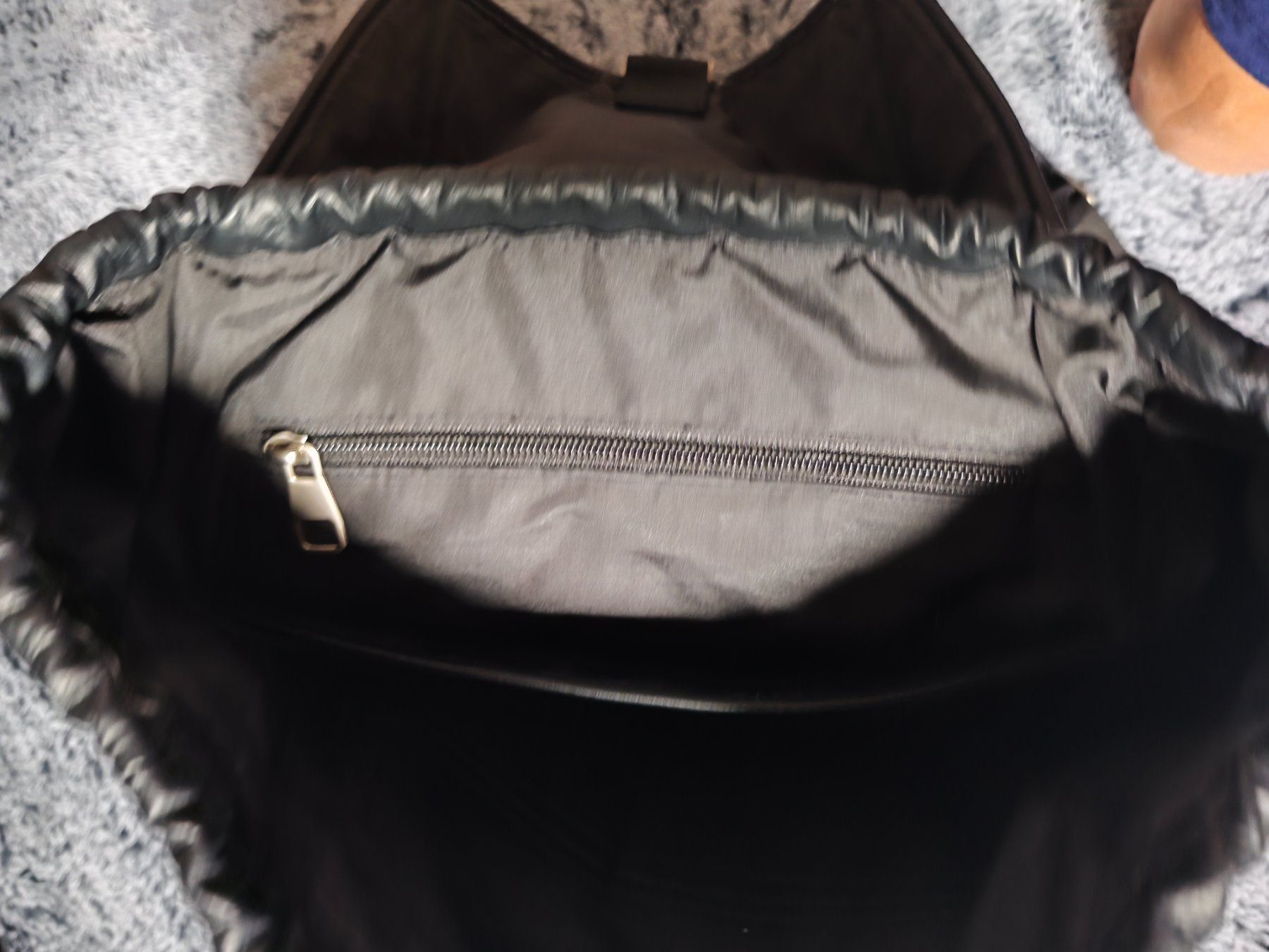 Zaini: Grosser Rucksack schwarz Kunstleder Unisex Damen /Herren – Nuovo (secondo la descrizione) da Uster venduto da zebralino 2
