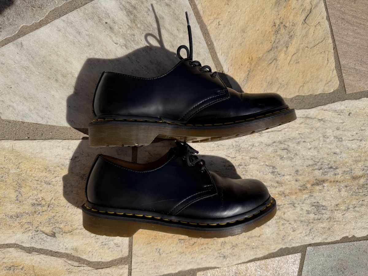 Dr. Martens Herrenschuhe: Dr. Martens basses noires, taille 38 – Gebraucht aus Founex von Hyrienne 4