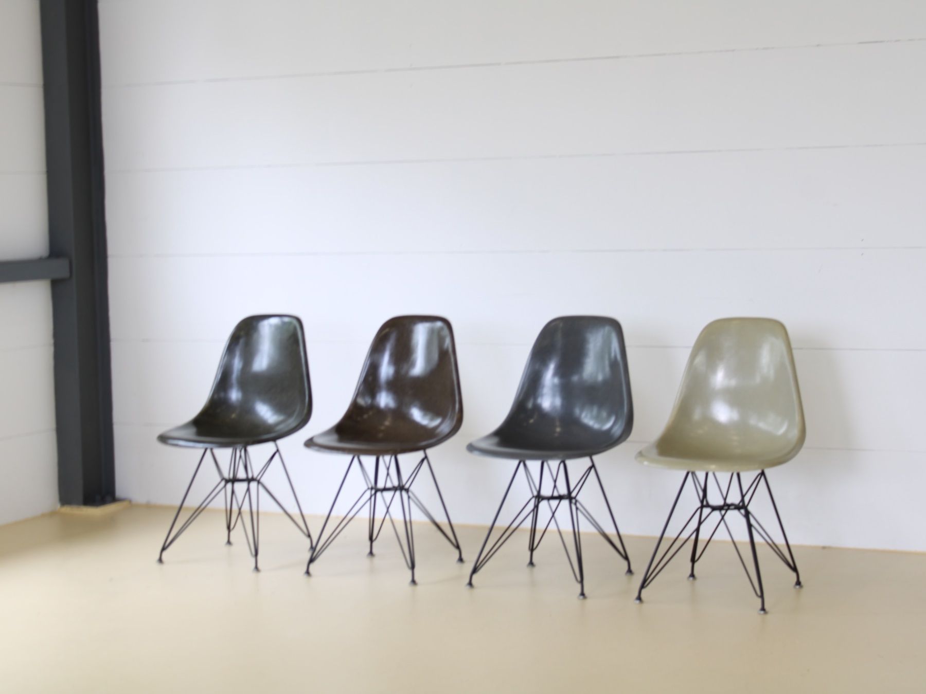 Herman Miller Sedie: Eames Fiberglas Stühle, Hermann Miller – Usato da Meinisberg venduto da atelier_TILIJA 7