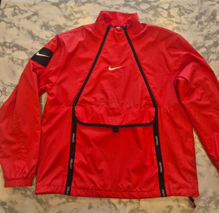 Nike Air Windbreaker Jacke rot Grösse M guter Zustand