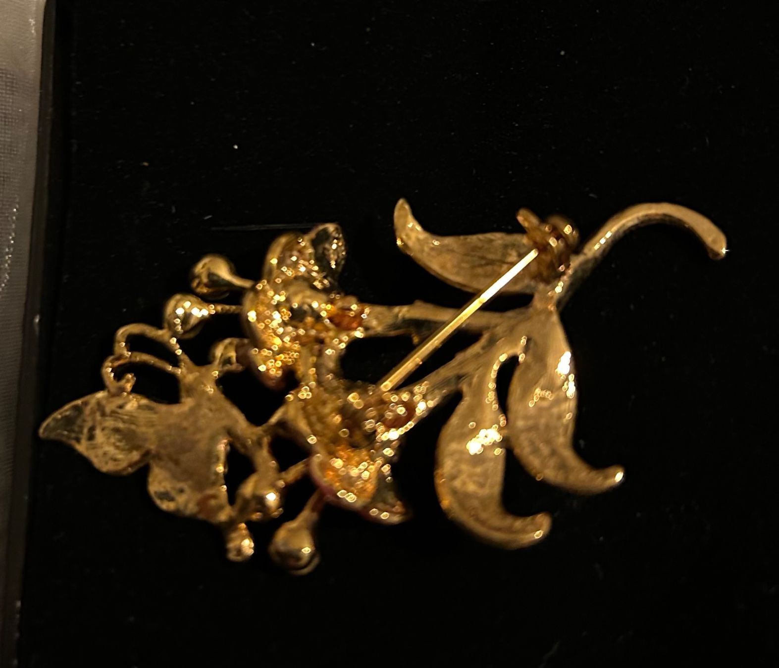 Spille & Fermagli: Letzte Chance: Blumenstrauss Brosche edel – Usato da Rüti ZH venduto da Masken 3