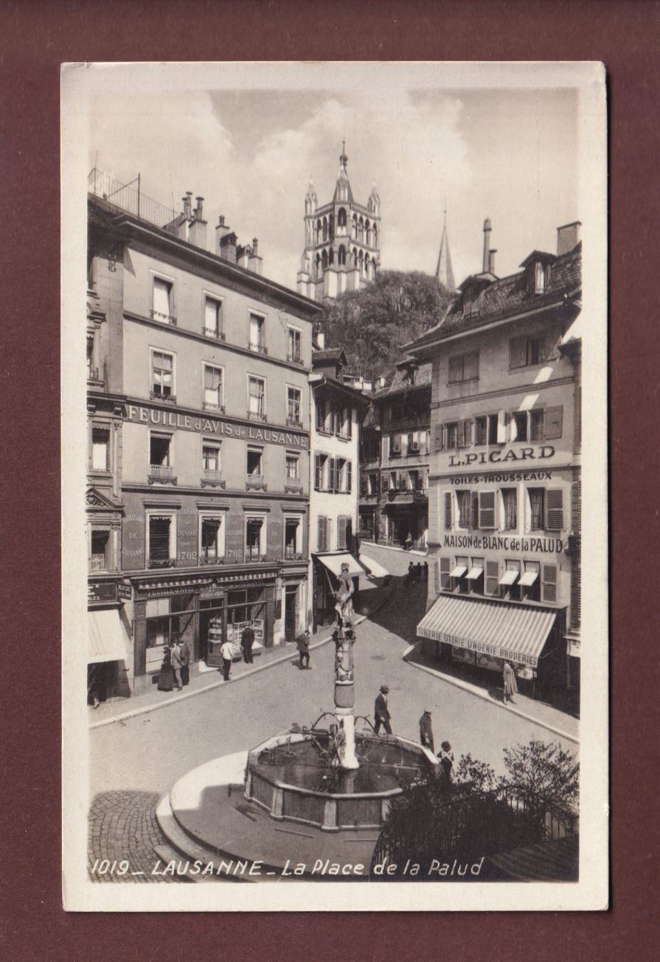 Cartoline postali: LAUSANNE - Place de la Palud – Usato da Pully venduto da nicecards