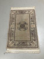 Petit tapis beige en bon état