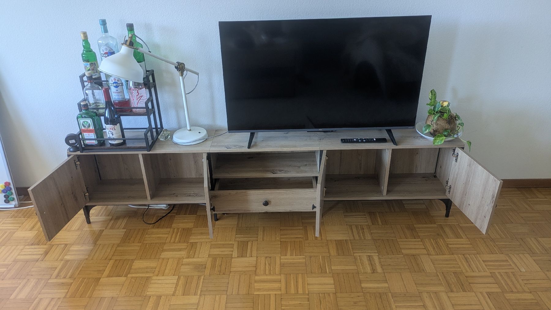 Vidaxl Mobili TV: TV Komode / Sideboard, wie neu, 3.5 Monate alt – Nuovo (secondo la descrizione) da Zürich venduto da lar_fqp6 2