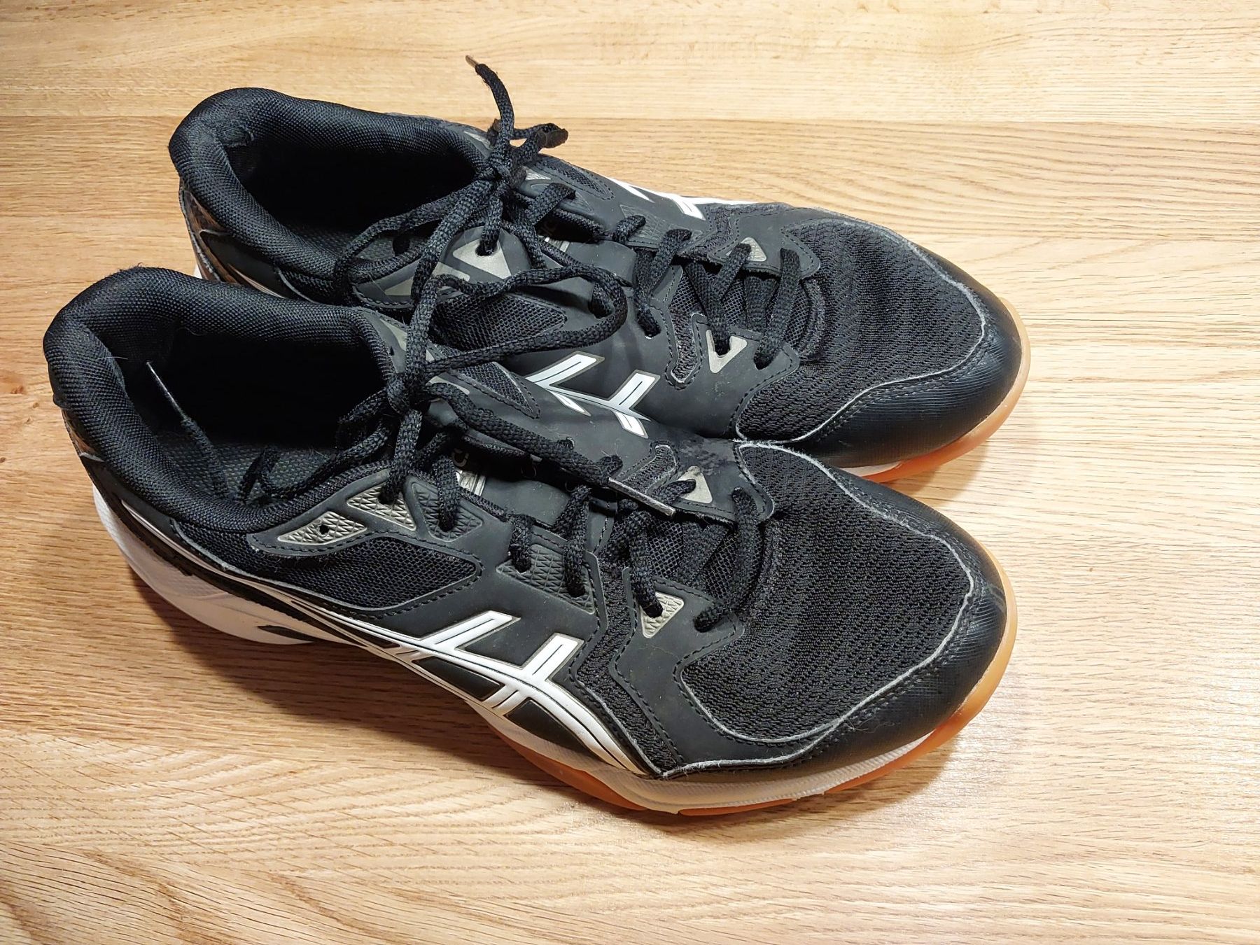 Herrenschuhe: Chaussures Asics 43 – Gebraucht aus Gingins von danolive