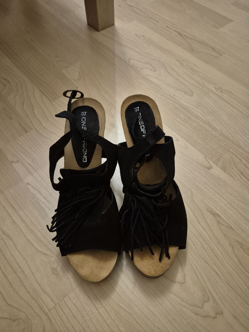 Damenschuhe: Pumps / one of akind  grösse 37 – Gebraucht aus Schöfflisdorf von kin_2dp9