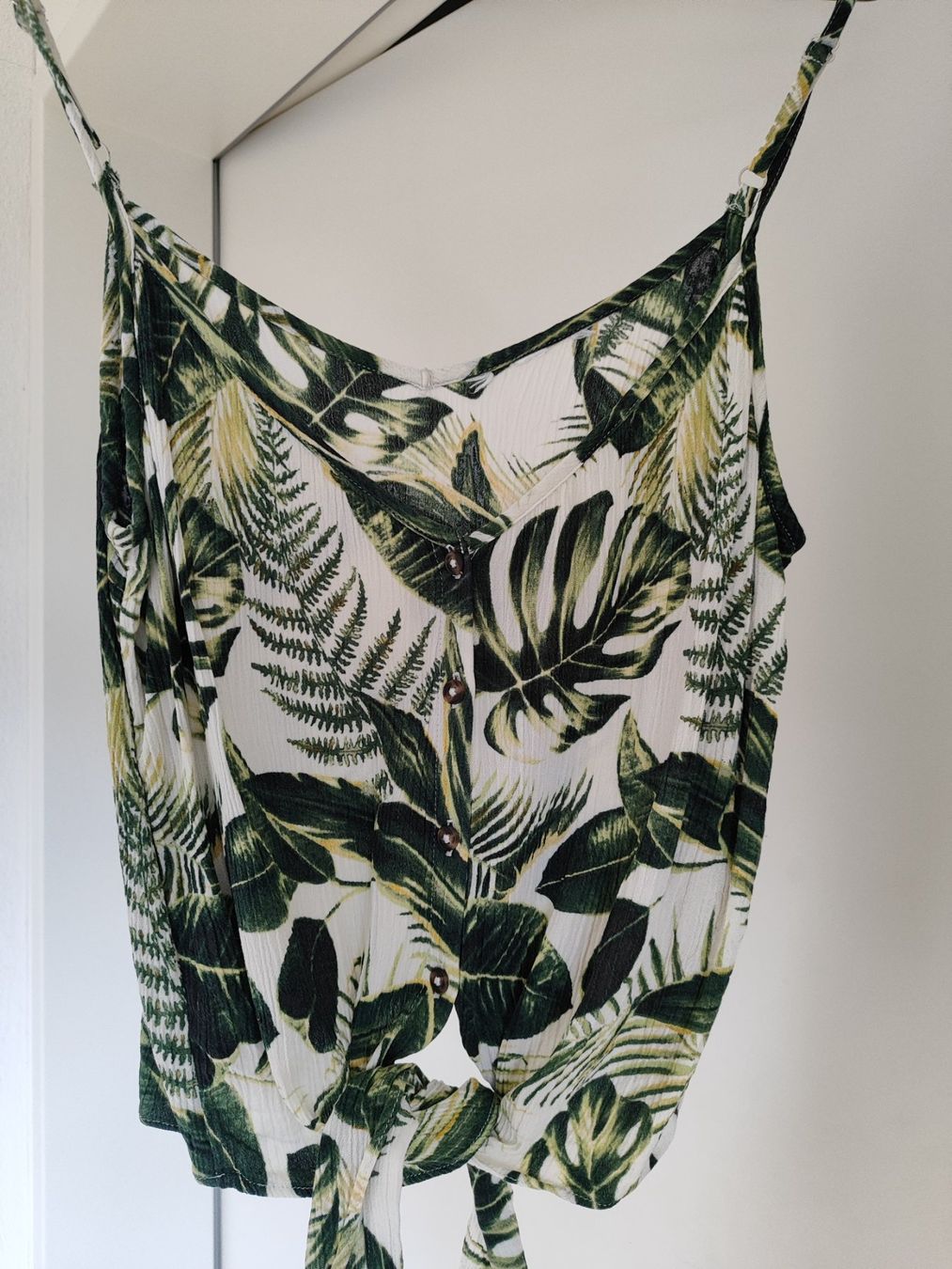 H&M Blusen: Schönes Top mit Palmmuster Gr. 36/38 – Gebraucht aus Seon von Mandes1 2