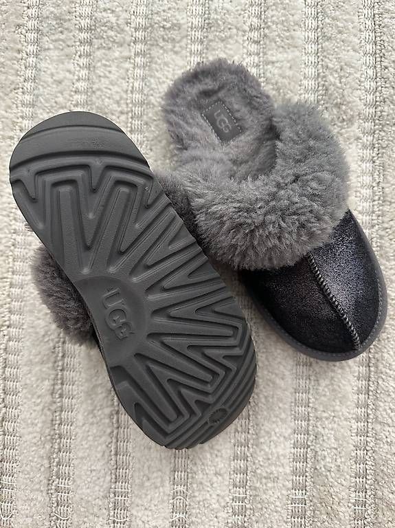 Scarpe da donna: UGG Hausschuhe Grösse 36 – Usato da Dörflingen venduto da Kendraa 1