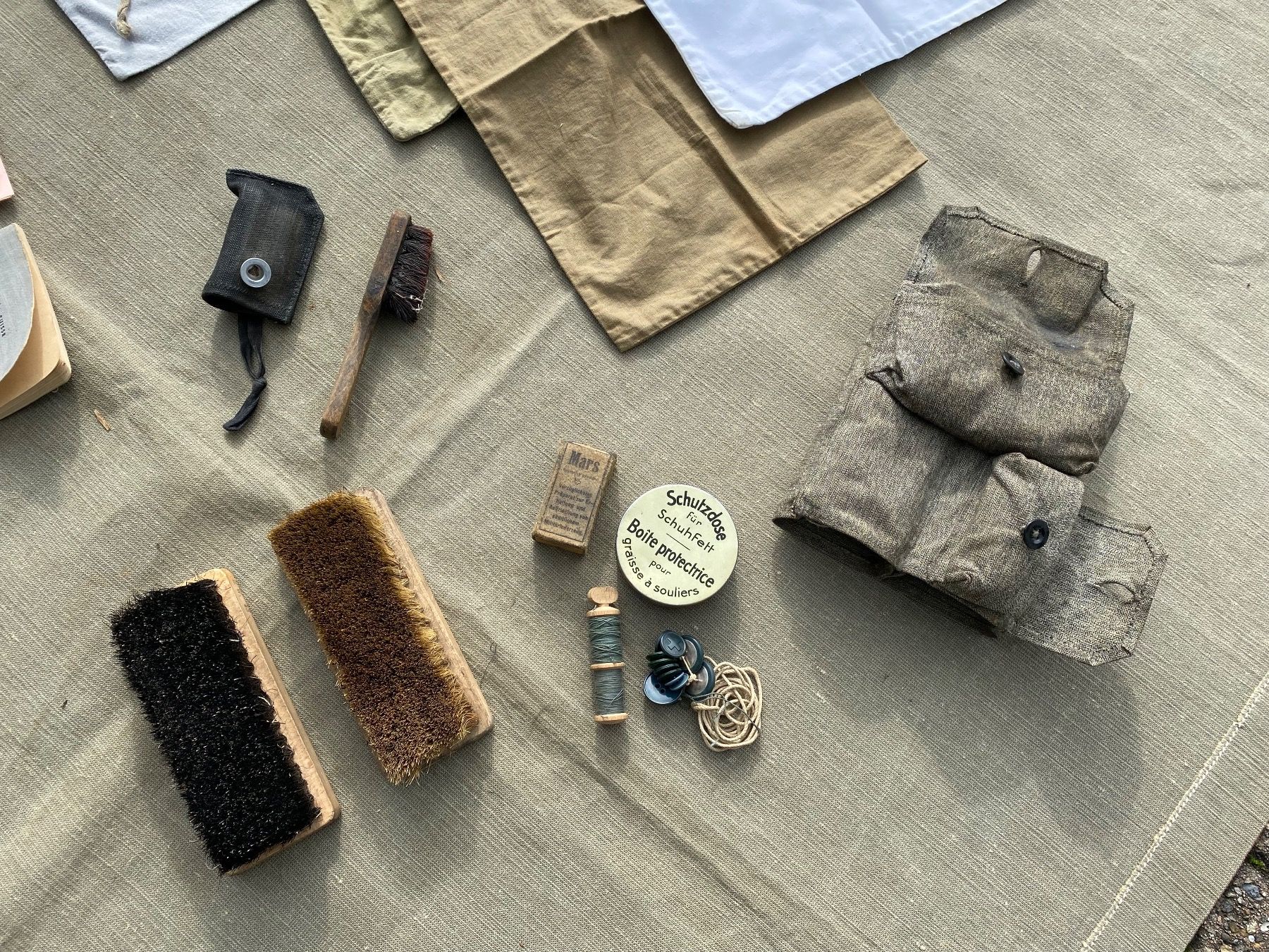 Schweizer Armee Uniformen: Schweizer Militär Reglemente und Schuhputzzeug – Gebraucht aus Feldbach von Fea1 8