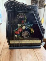 Zither mit Blumenmalerei