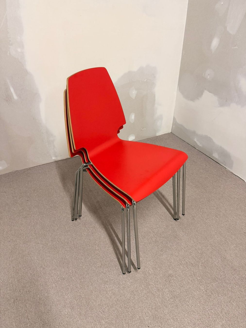 Ikea Stühle: 1x Ikea Vilmar Stuhl in rot, stapelbar – Gebraucht aus Rickenbach ZH von Der-Insider 6