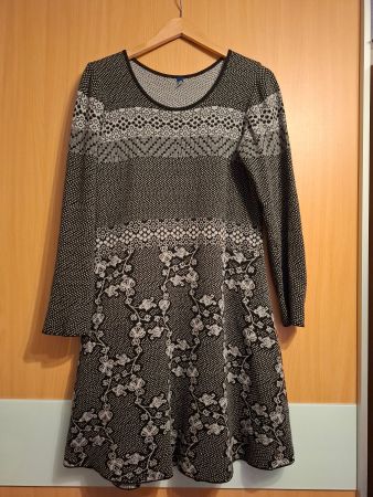 Schönes Strickkleid von KOOI, Grösse 40-42, IVKO Style