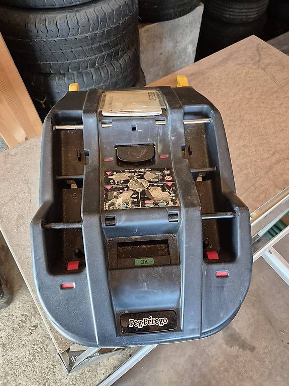 Seggiolini per auto: Base Isofix PegPerego – Usato da Maracon venduto da AnaelleChev