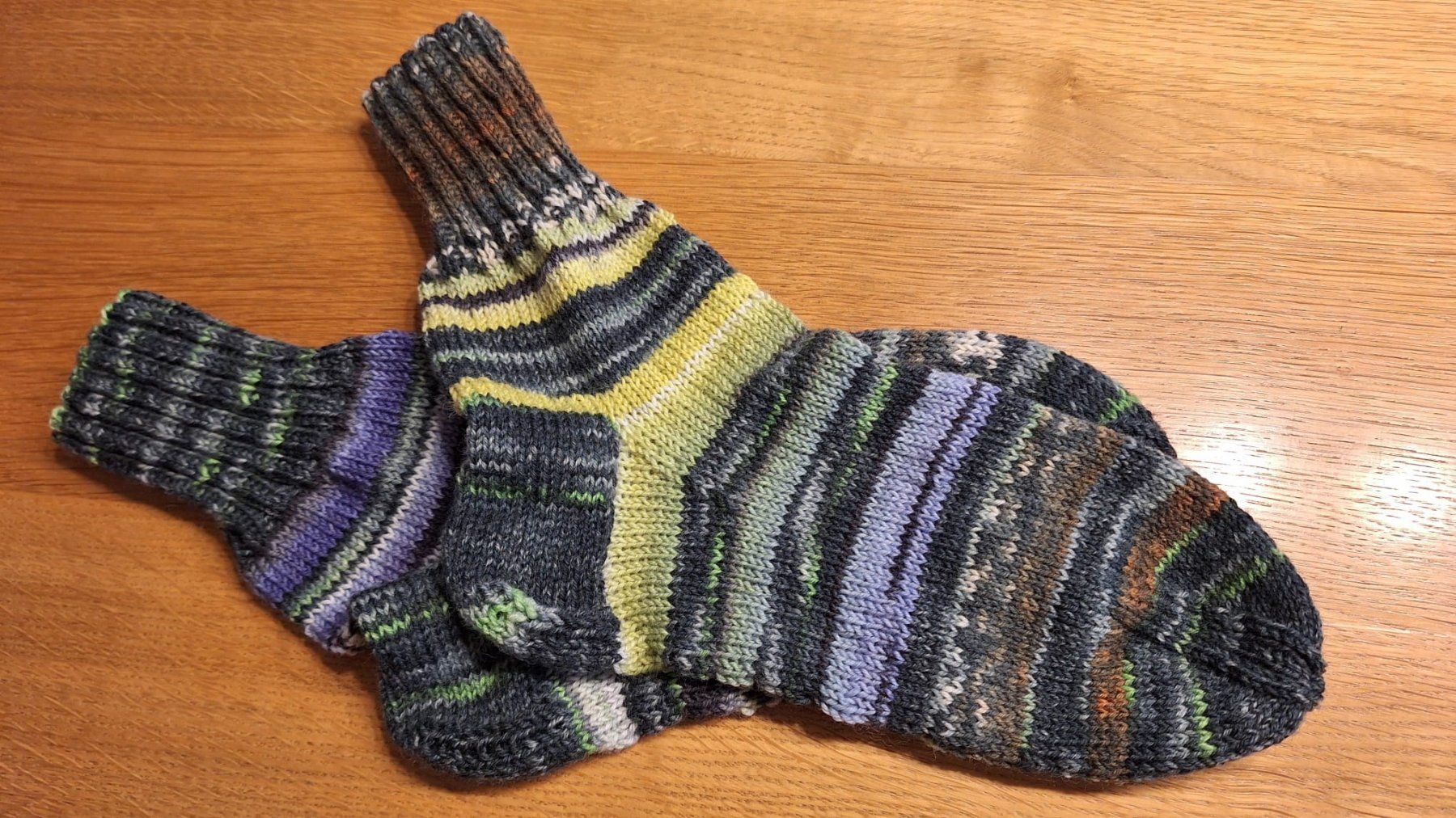 Calze: handgestrickte socke 38/39 – Nuovo e nell'imballaggio originale da schönenwerd venduto da ebulum