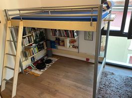 Lit Mezzanine avec étagères