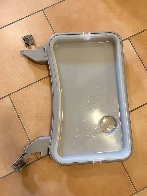 Hochstühle: Hauck Tisch Alpha Tray Grey – Gebraucht aus Davos Platz von Braulio13
