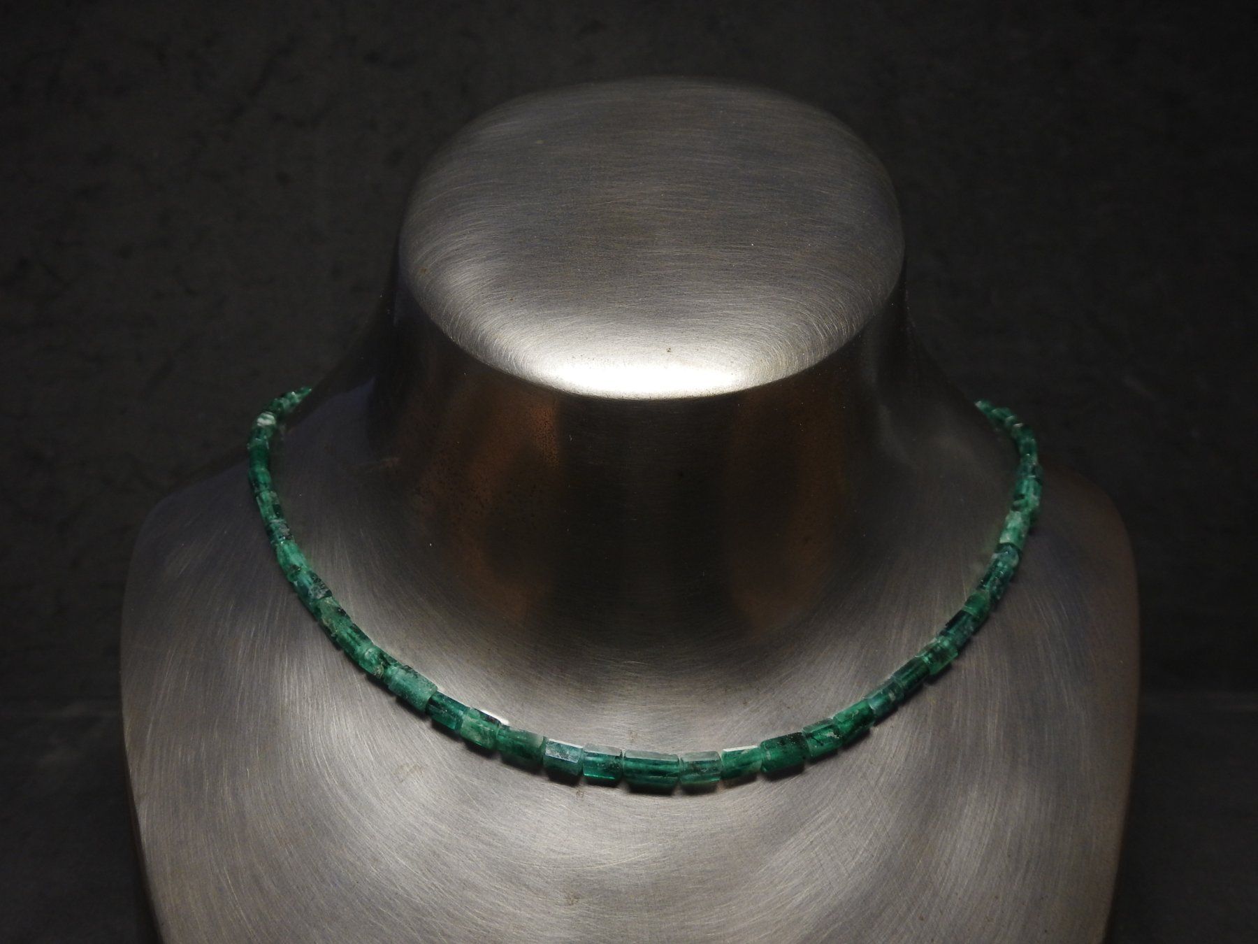 Catenine: Smaragd-Collier – Nuovo e nell'imballaggio originale da Langnau i. E. venduto da Vivid7
