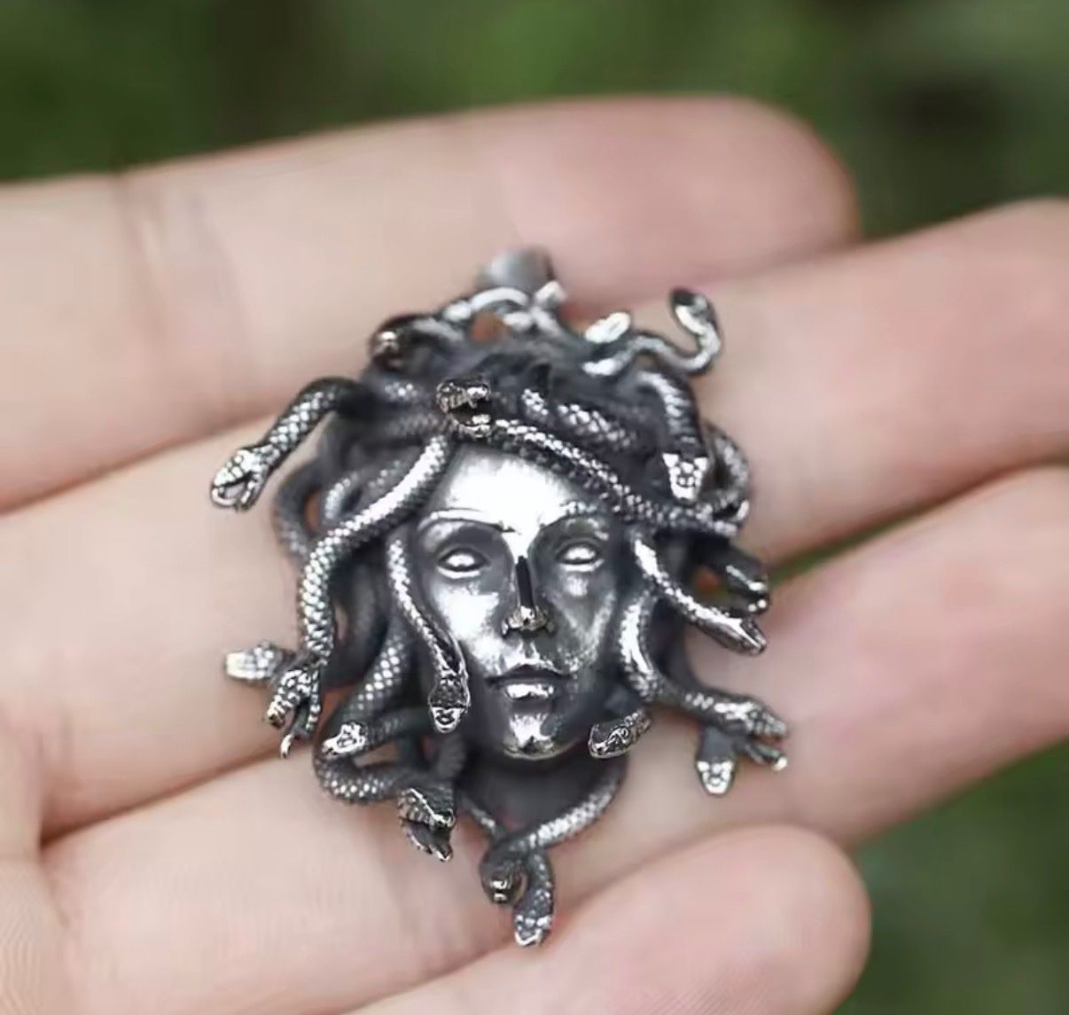 Ciondoli: Medusa Anhänger, Antik-Stil – Nuovo (secondo la descrizione) da Gams venduto da Mariawicca 1