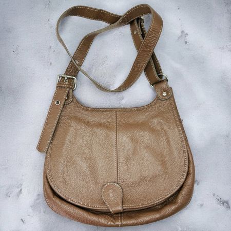 Superbe cac à bandoulière en cuir véritable. Made in Italy
