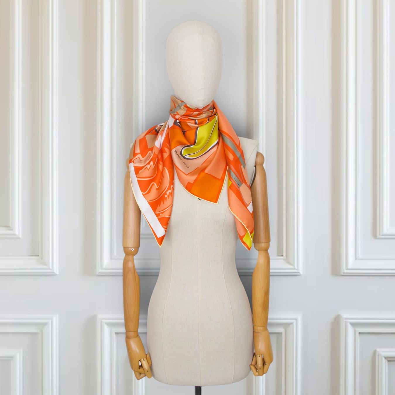 Hermès Foulard & Sciarpe: Hermès Carré " Sea, surf & fun" orange – Usato da Binningen venduto da Designerlabels 1