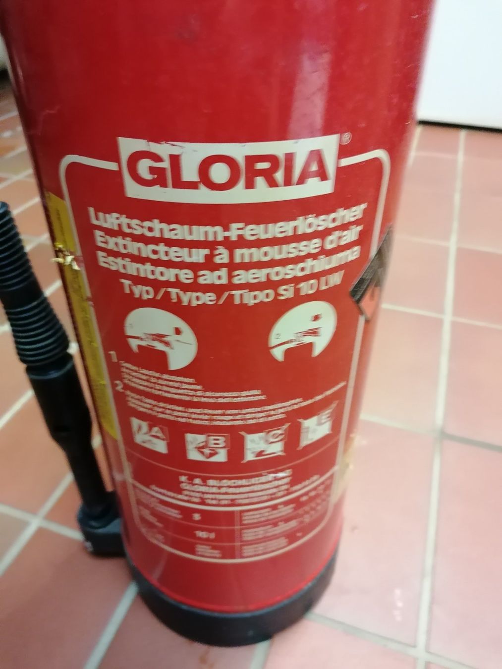 Feuerlöscher: Feuerlöscher – Gebraucht aus Unterengstringen von Fachmann8103