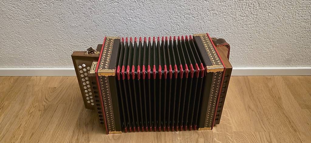 Strumenti musicali: Schwyzerörgeli Tonlage A – Usato da Rupperswil venduto da Jacky081 2