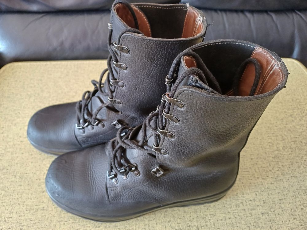 Scarpe da uomo: Kampfstiefel 90 Grösse 42,5 Breite 6 von 1995 – Usato da Ebersecken venduto da Napf08