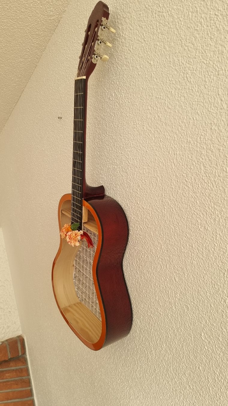 Musikinstrumente: Gitarren-Regal – Gebraucht aus Siebnen von huuser 4