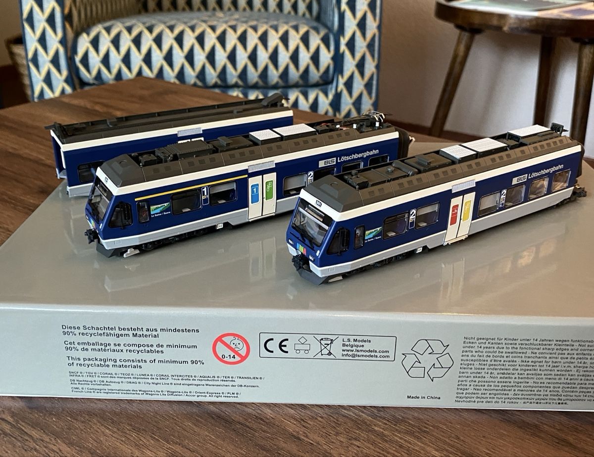 LS Models Modellini di ferrovie: BLS RABe 525 NINA 3teilig V AC – Nuovo e nell'imballaggio originale da Grandvillard venduto da jo-1991