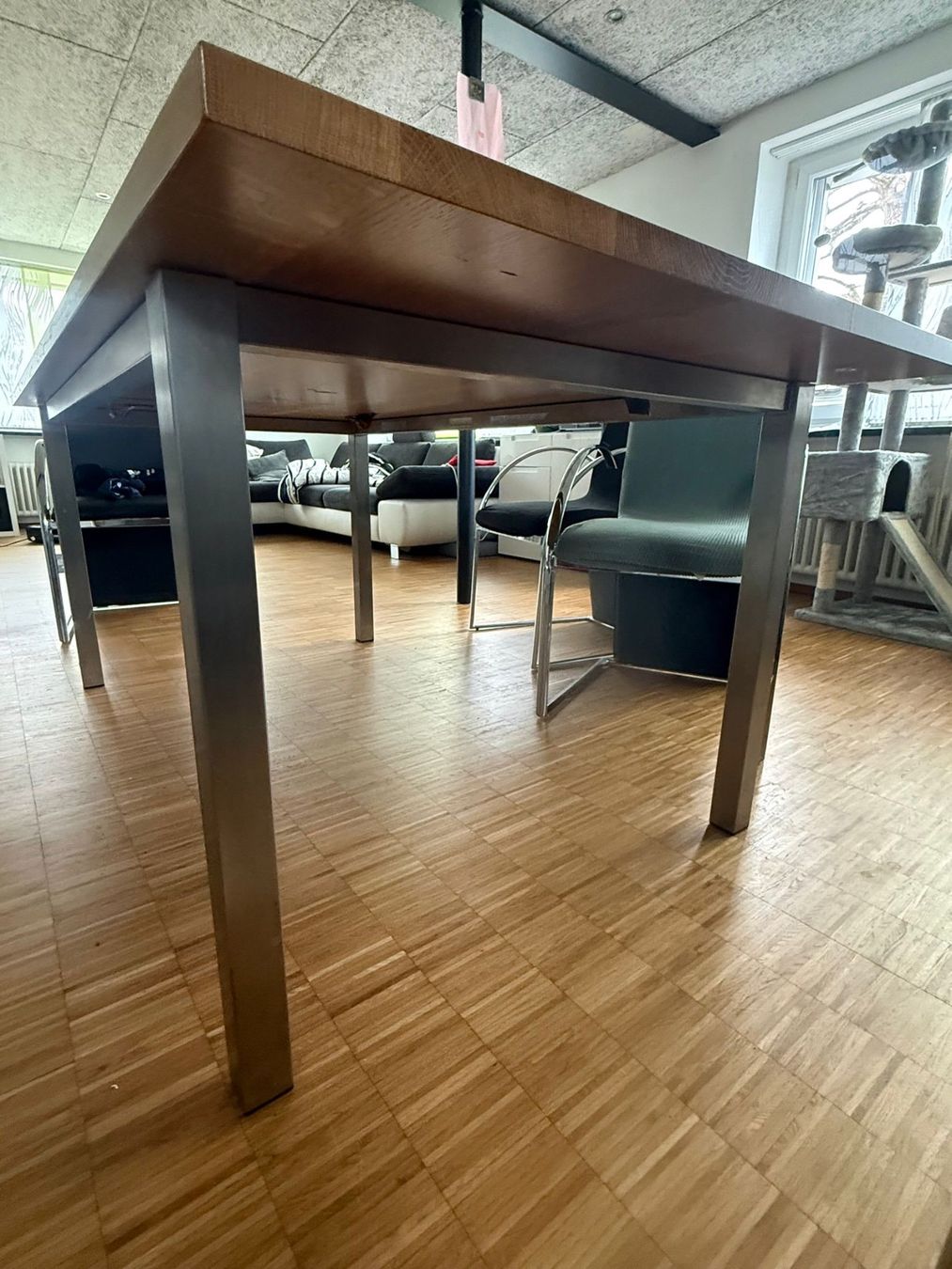 Tables: Schöner massiver Esstisch – D'occasion à Balgach par Olieto 1