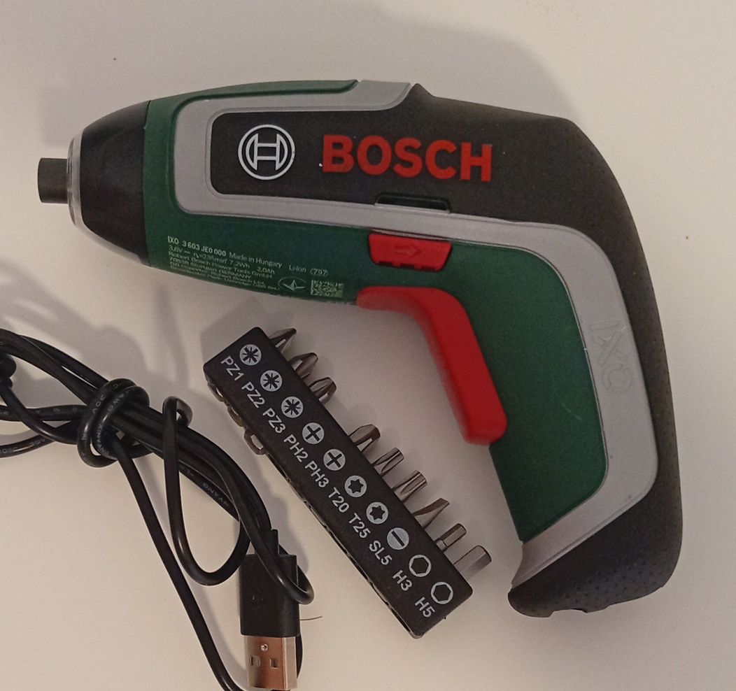 Bosch Tutti gli attrezzi: Bosch Electric Screwdriver Set - Perfect for Spring DIY! – Usato da wattwil venduto da pel_qh26