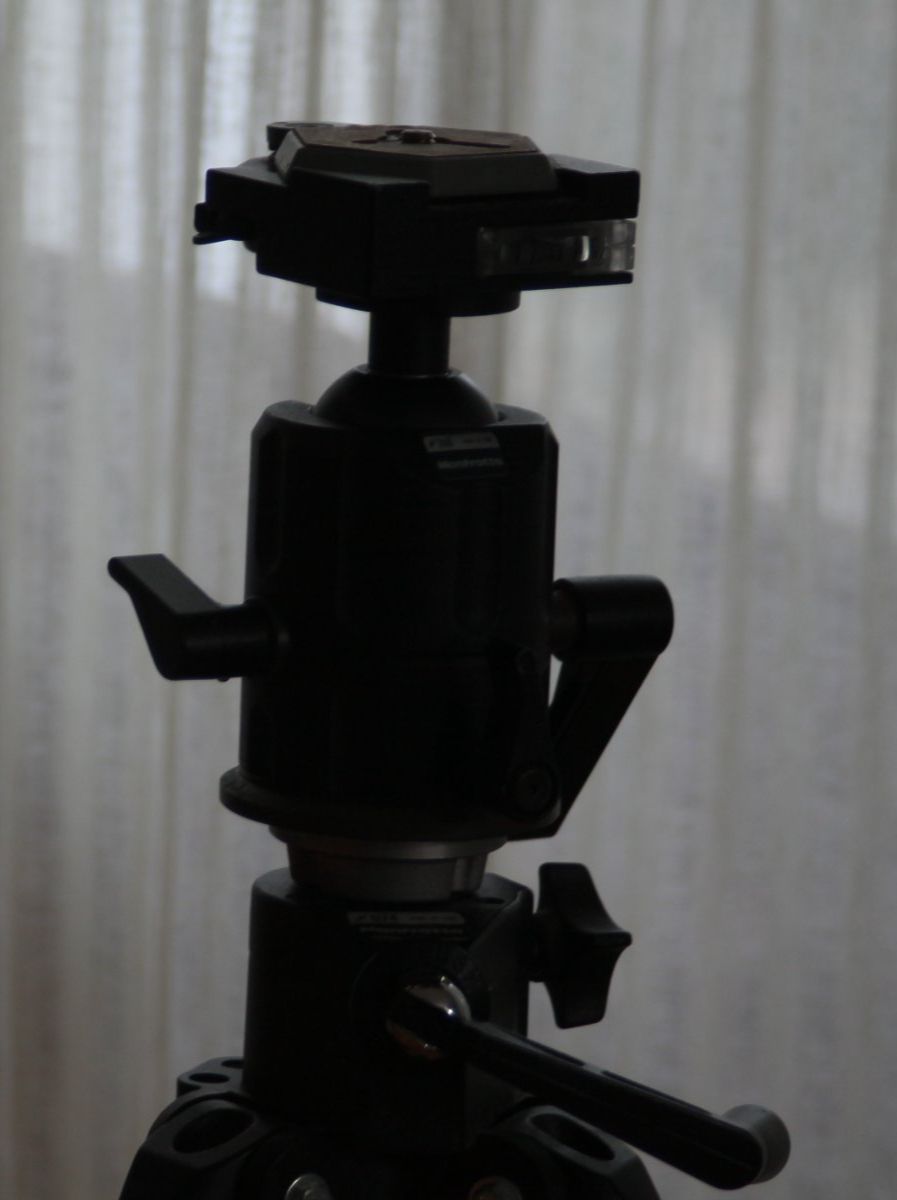 Manfrotto Treppiedi & Teste: Manfrotto Stativ (074B) mit Kopf – Usato da Kölliken venduto da Ant_ghc7 1