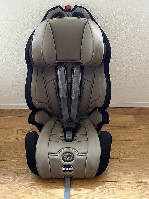 Sièges auto: Kindersitz  – D'occasion à Grüningen par braun.baer