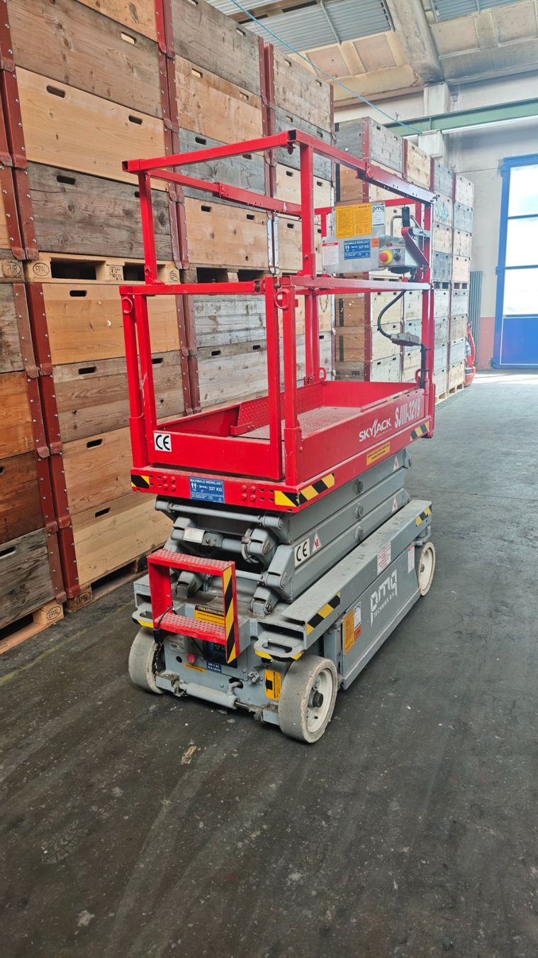 Piattaforme elevatrici & Crick: Hebebühne Skyjack SJIII3219 – Usato da Luzern venduto da pilatusshop
