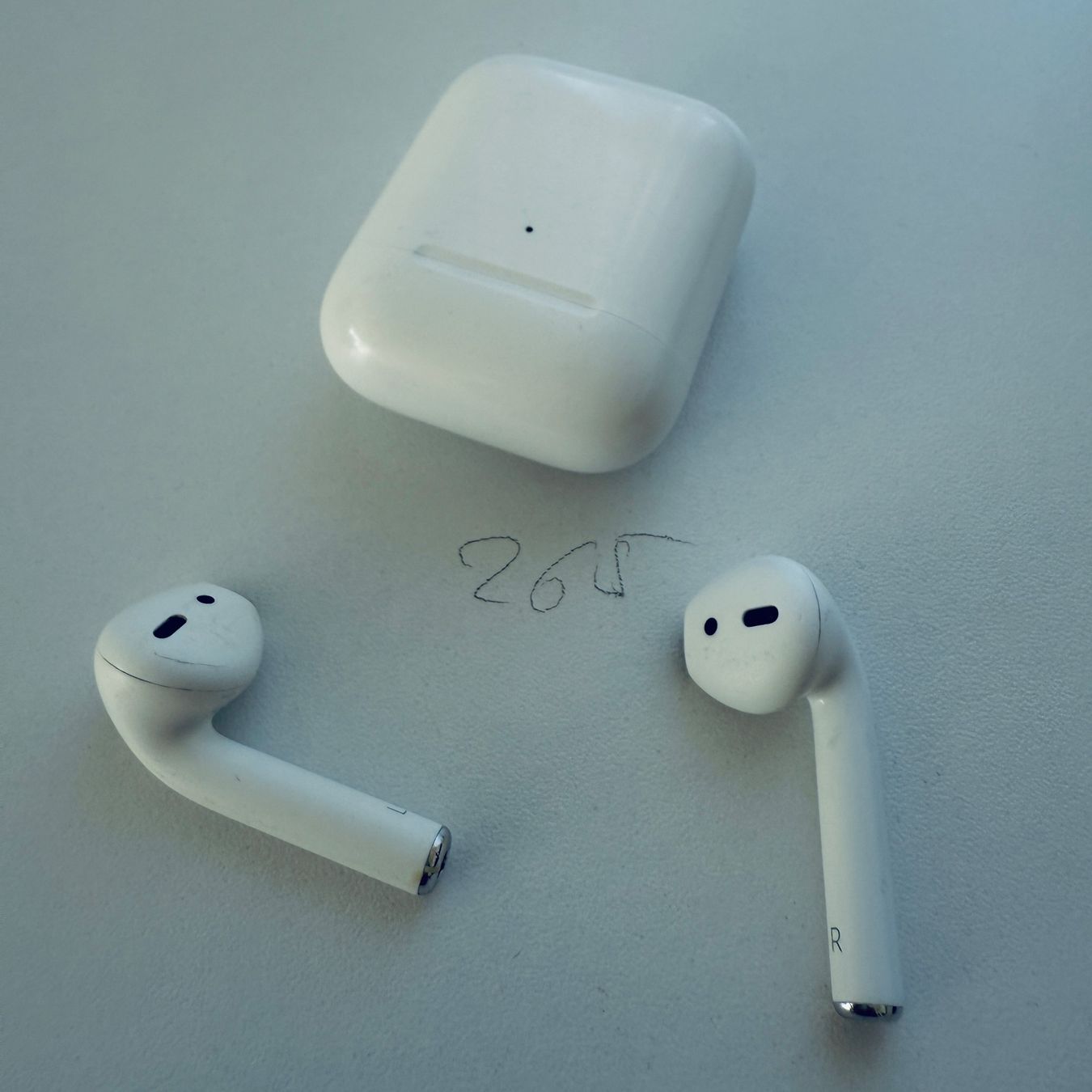 Apple Cuffie: Original Apple AirPods 2 Gen. Kopfhörer mit QI Wireless Case – Usato da Basel venduto da MY.AIRPODS.SHOP 6