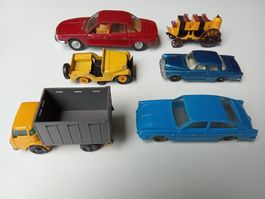 kleines Set mit alten Spielzeugautos