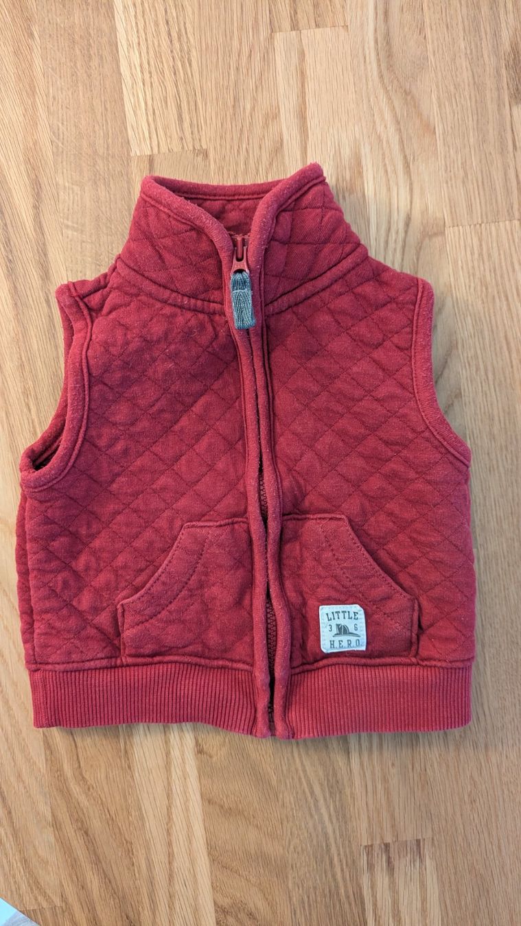 Sonstige Kleidung: Carter's Baby Weste Gr. 6m – Gebraucht aus Dietikon von jul_6wgf