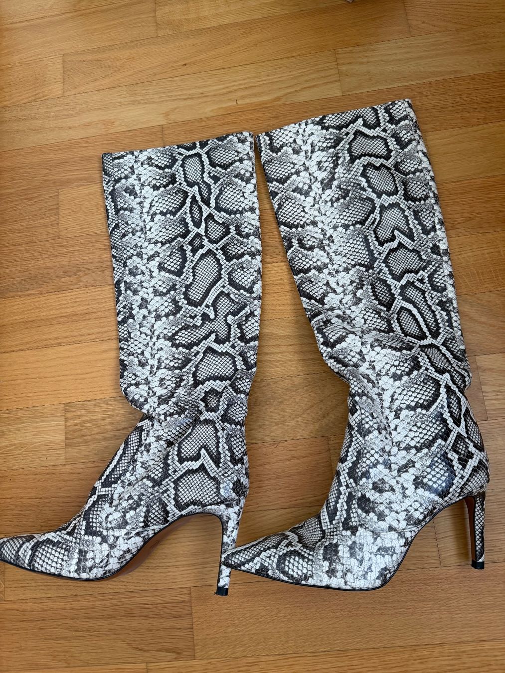 Zara Scarpe da donna: Zara Snake Print Boots Gr. 40 – Usato da Klingnau venduto da Vdado