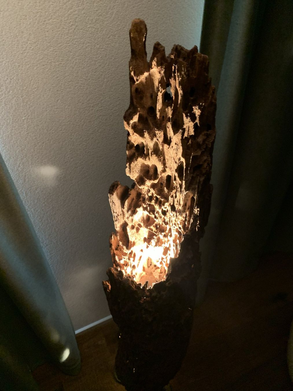 Lampade: Wunderschöne Ständerlampe aus Teakholz. – Usato da Saland venduto da B.W8493 5