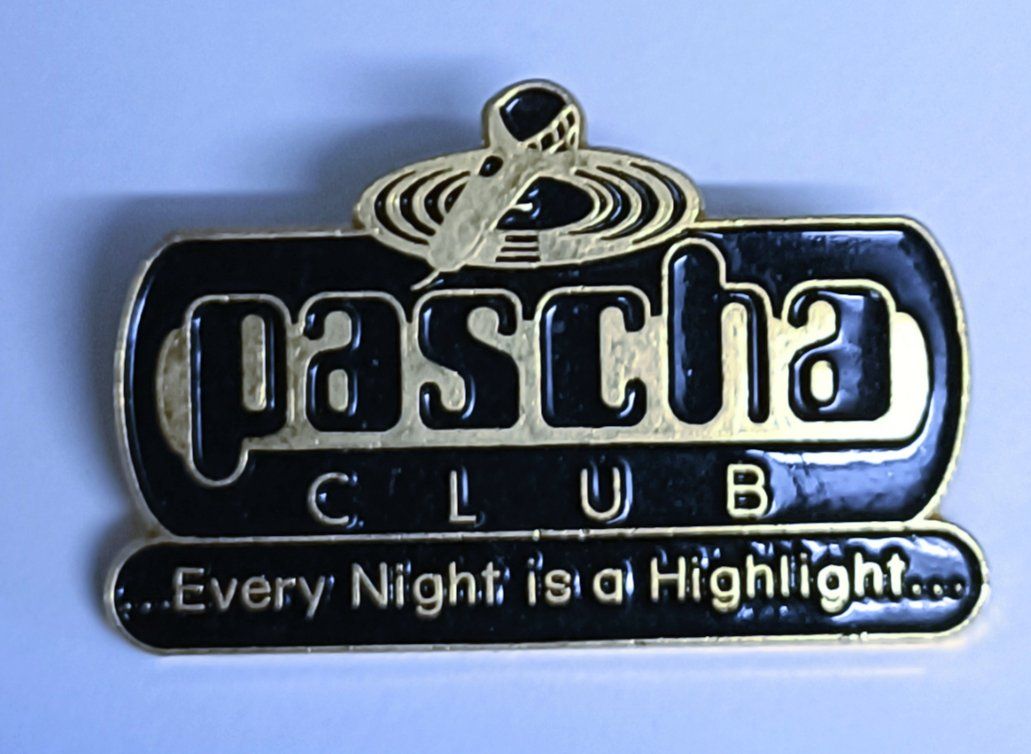 Placchette & Badge: Pin pascha club – Usato da Köniz venduto da VintagePin