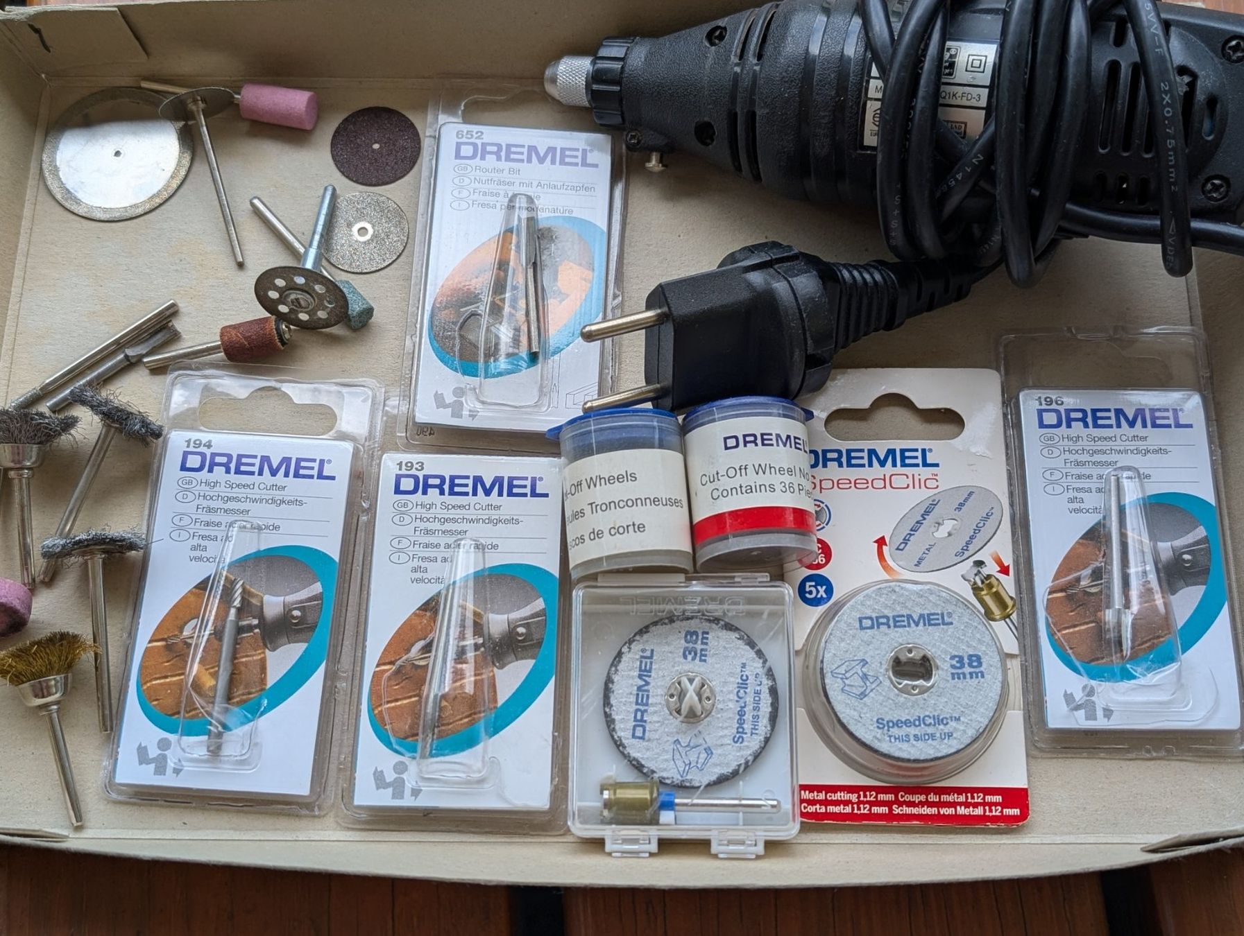 Tutte le macchine: Dremel mit viel Zubehör – Usato da Meggen venduto da piu_7zsp 1