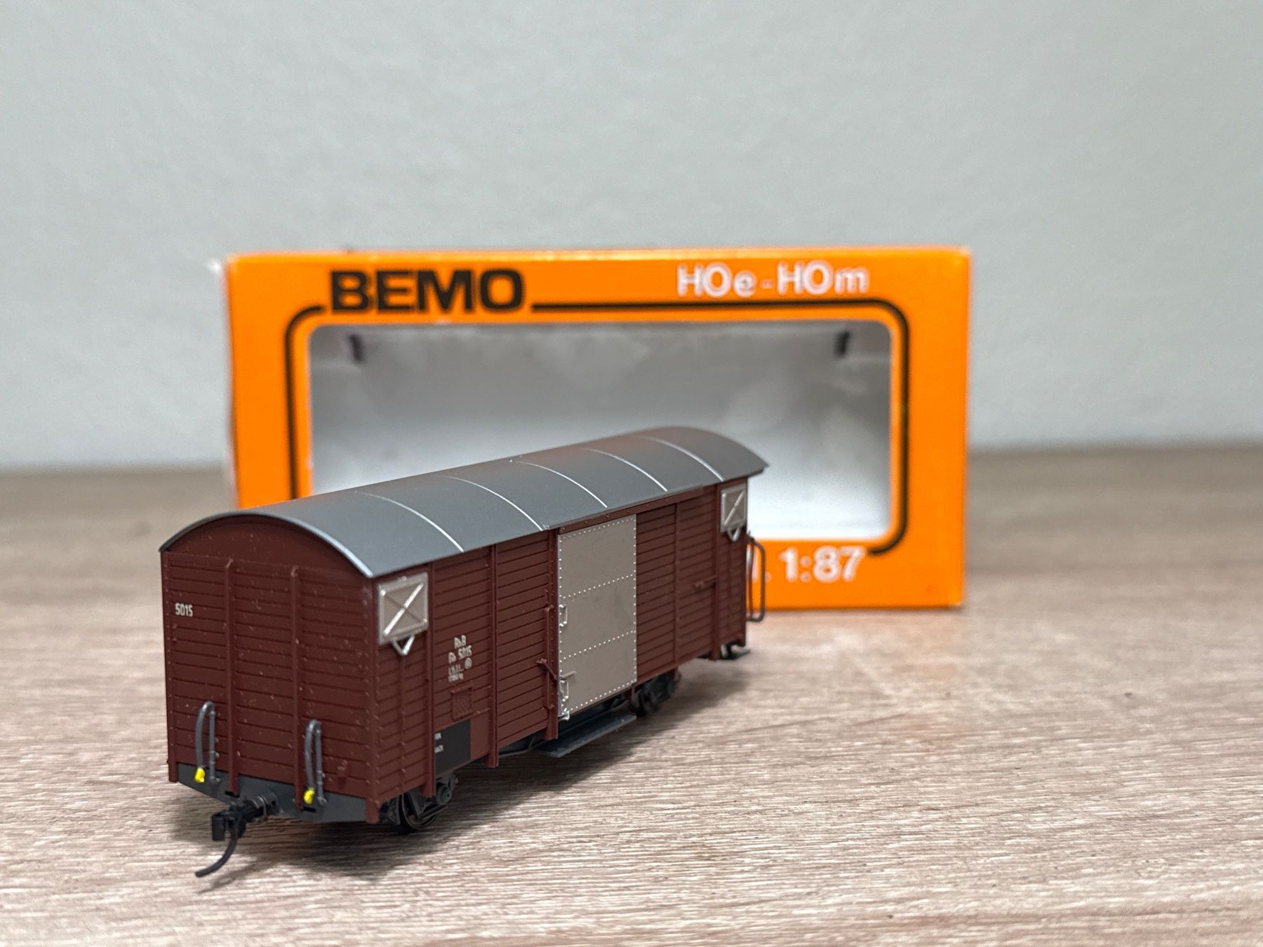 Bemo Modellini di ferrovie: Bemo 2250 105 Güterwagen RhB H0m – Usato da St-Aubin-Sauges venduto da tantome 2