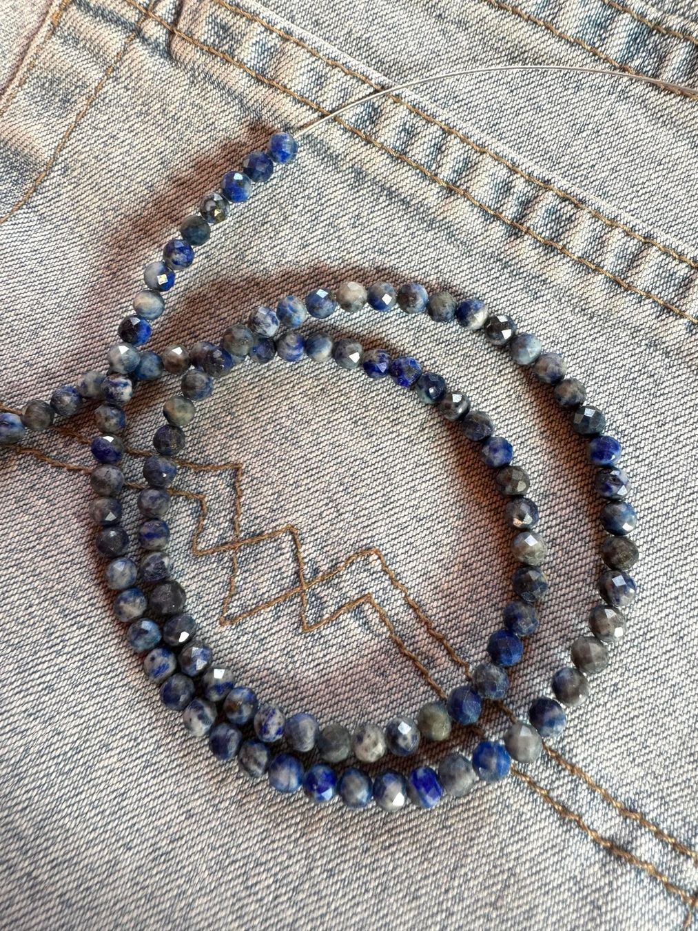 Catenine: Lapis Lazuli  facettiert  Strang    4mm      auf Flexdraht – Nuovo e nell'imballaggio originale da Leuggern venduto da gemshow 3