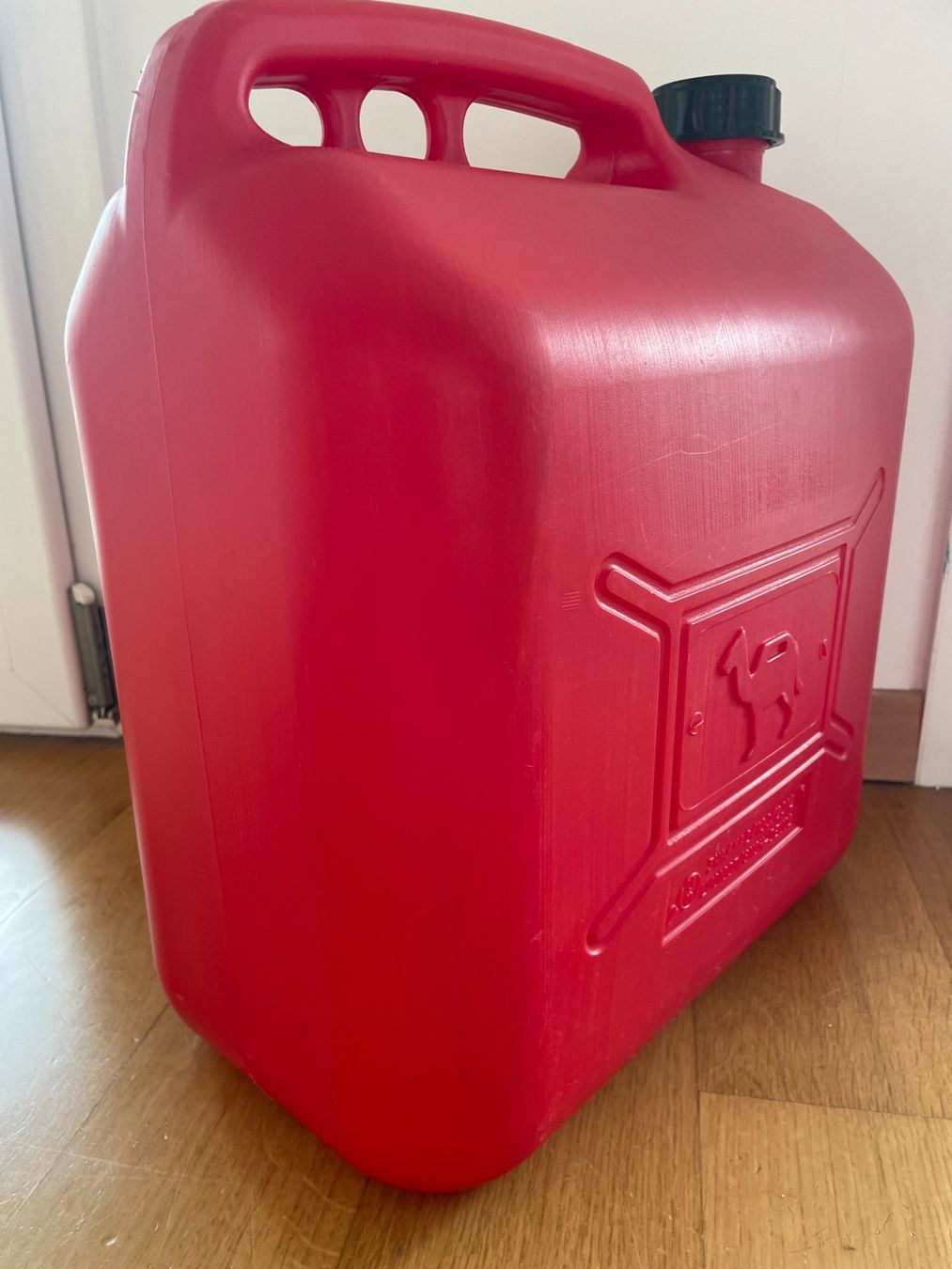Taniche per benzina: Jerrican - bidon 20 litres – Nuovo (secondo la descrizione) da Petit Lancy venduto da gil_hr6v 1