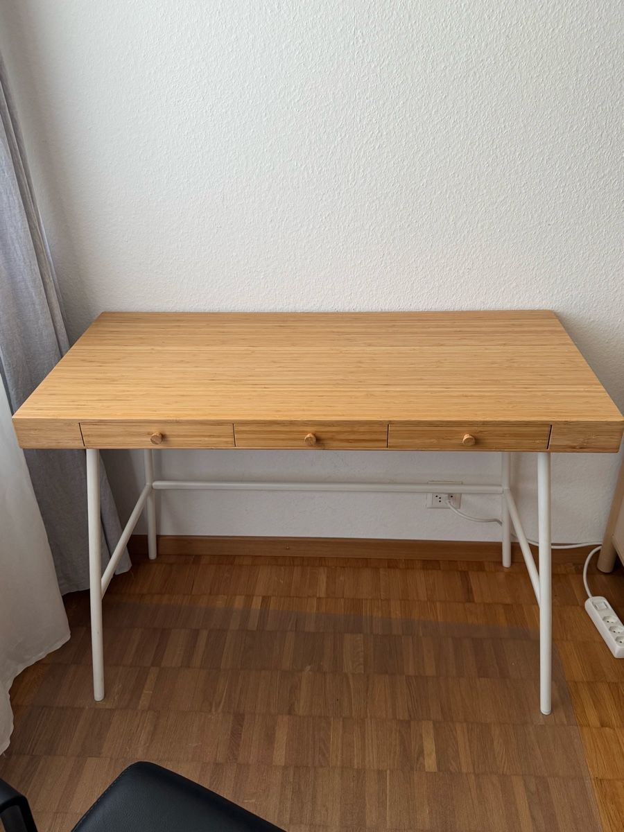 Ikea Scrivanie: Schreibtisch Lillasen – Usato da zufikon venduto da Jacky.N
