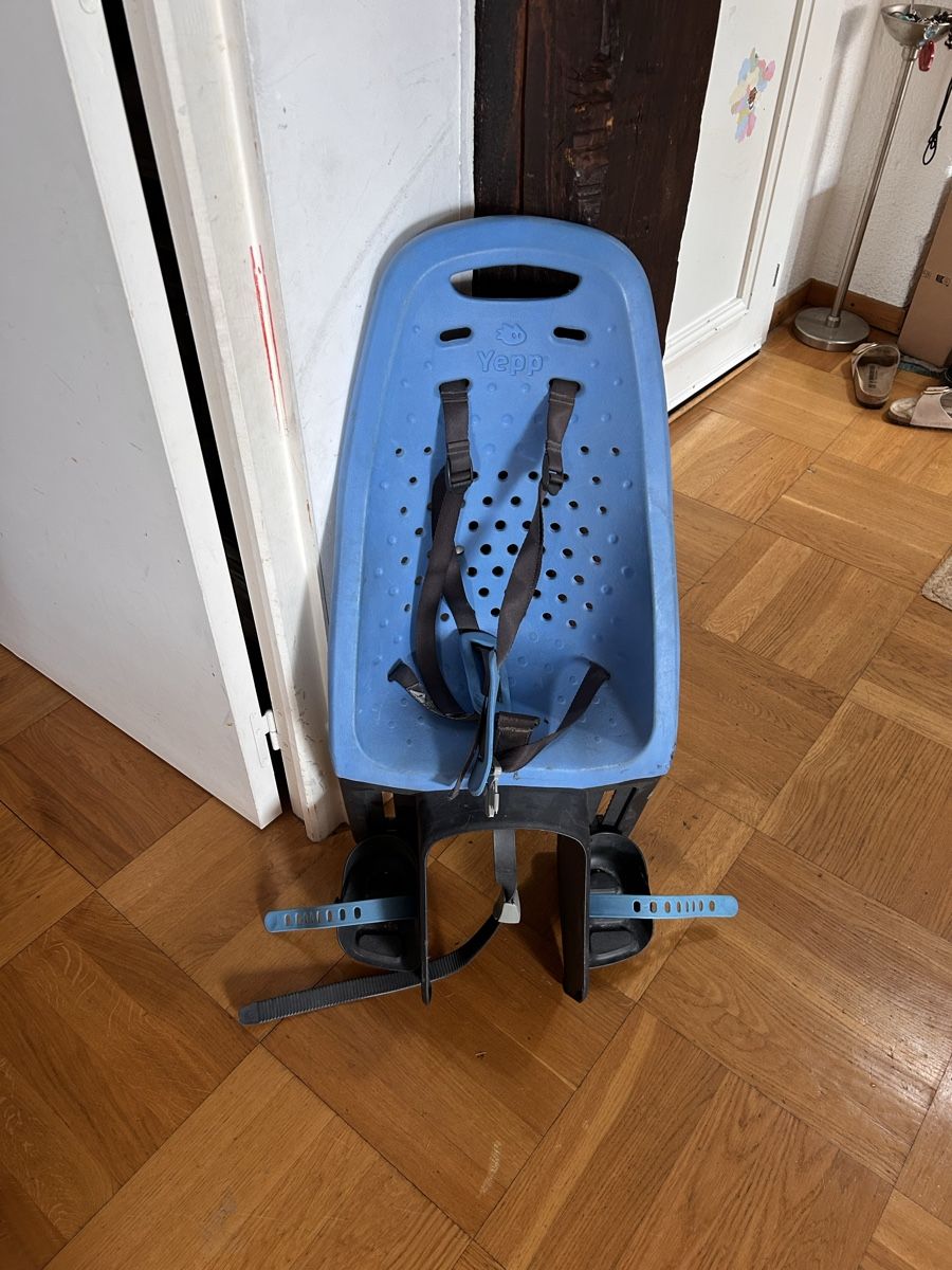 Bauch- & Rückentragen: Sièges à vélo  – Gebraucht aus Genève von elvis_lee