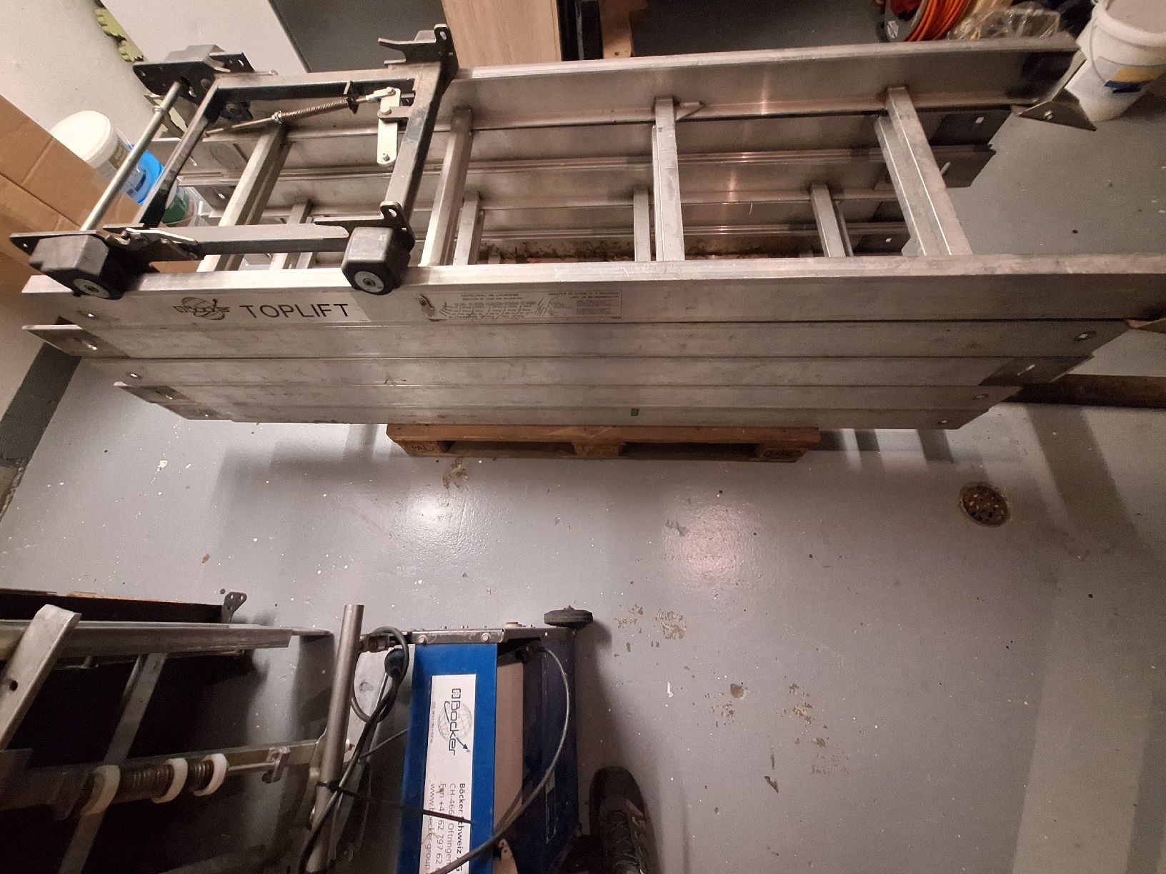 Tutte le macchine: Ziegellift Böcker / Materialaufzug – Usato da Mümliswil venduto da dan_9dr7